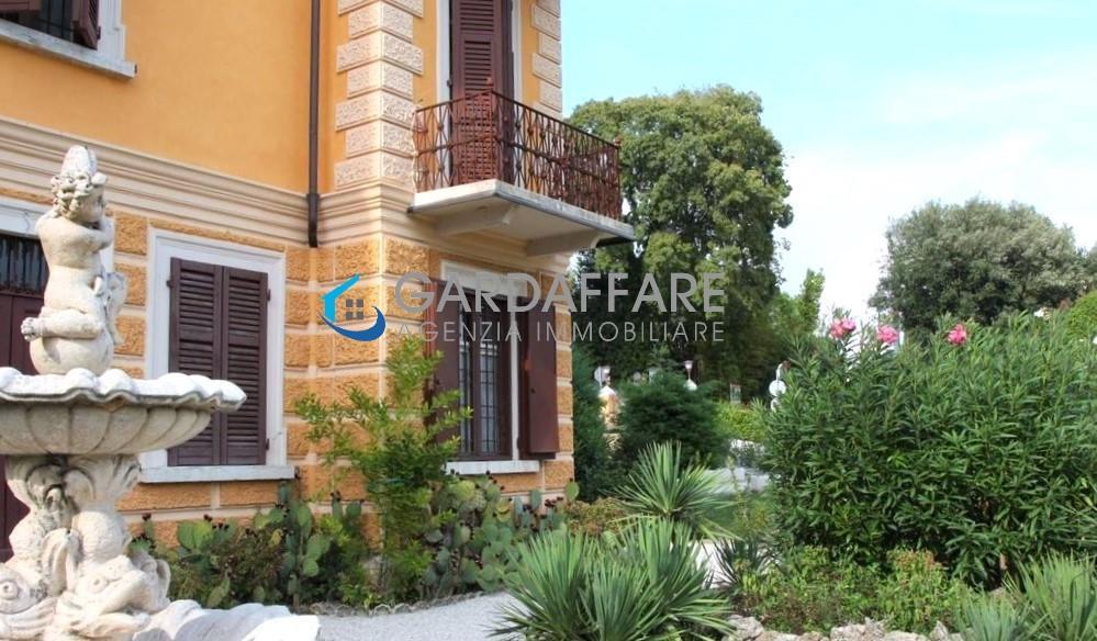 Villa bifamiliare di lusso in Vendita a Gardone Riviera - Cod. 22-82