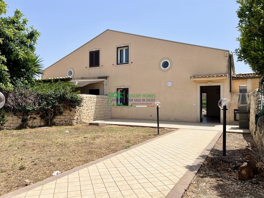 Rif. 2475 - Villetta a schiera a Marina di Ragusa in zona Maulli