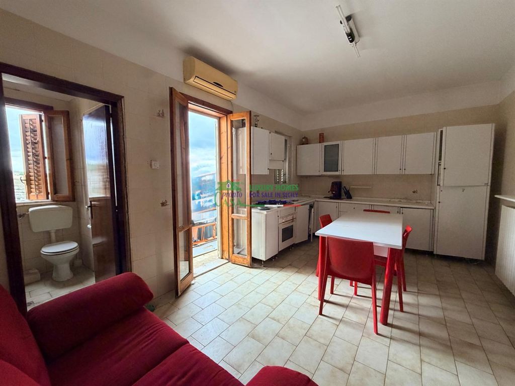 Rif. 9909 - Appartamento su due livelli (2° e 3° Piano)